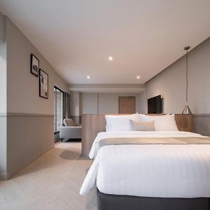 Camera deluxe con letto king size d'angolo